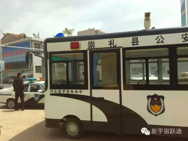 躍迪移動警務(wù)室執(zhí)勤崇禮縣,維護地方社會穩(wěn)定