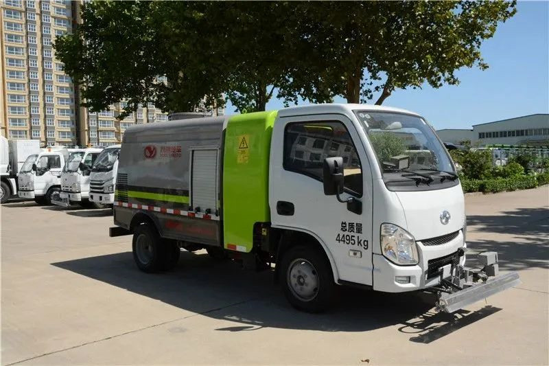 道路“美容師”—躍迪小型路面養(yǎng)護車