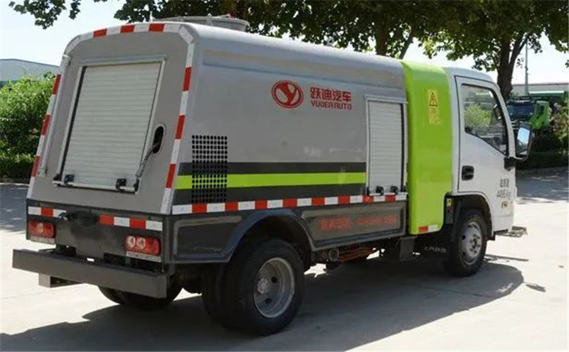 道路“美容師”—躍迪小型路面養(yǎng)護車